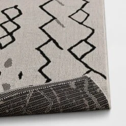 Grace Sketch Diamond Indoor/Outdoor Rug - Black/White - Project 62™ -Project 62 GUEST 3e348fb4 5107 4311 be7e a43a9d242299