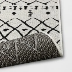 Grace Geometric Indoor/Outdoor Rug Black/White - Project 62™ -Project 62 GUEST 3edb9d5b 4e23 4b16 9240 bbb38000059e